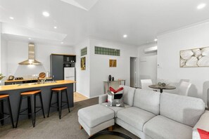 صورة غير مصنفة، 2 من 18، زرّ