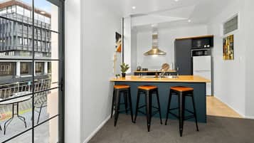 Réfrigérateur, micro-ondes, lave-vaisselle, grille-pain