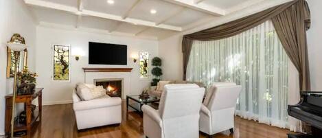 Smart TV, ping pong, books, computer monitors