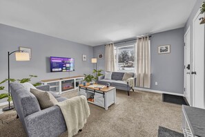 Smart TV, fireplace, ping pong