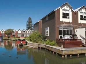 Unclassified image, 4 of 19, button