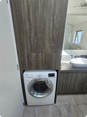 Unclassified image, 5 of 19, button