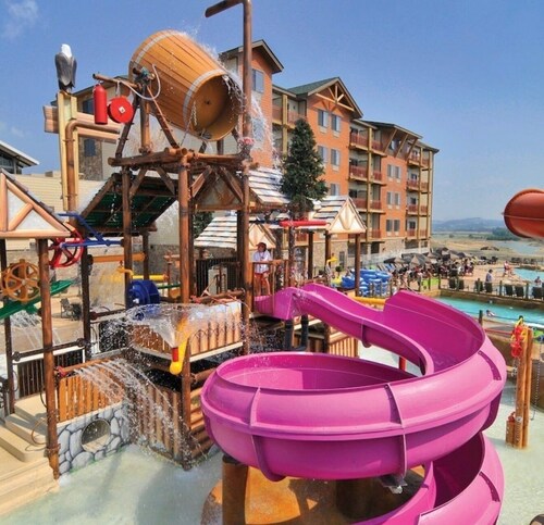 1bd Condo Great Smokies Lodge Vacation Resort. Onsite water park, kitchen, pool.