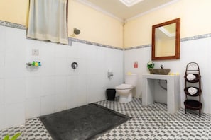 Room, 1 Bedroom, Smoking | Bathroom