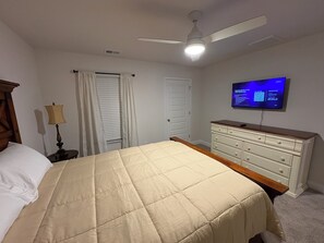 4 bedrooms, WiFi - The Oasis. (Port Wentworth)