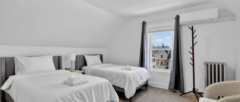 5 habitaciones, tabla de planchar con plancha, wifi y ropa de cama