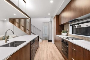 Fridge, microwave, oven, stovetop - The St Albans Escape (Christchurch)