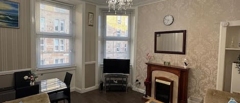 TV, fireplace