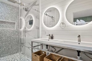 Shower, hair dryer, towels, soap - Santa Rosa Beach bliss — biggest & best! (Santa Rosa Beach)