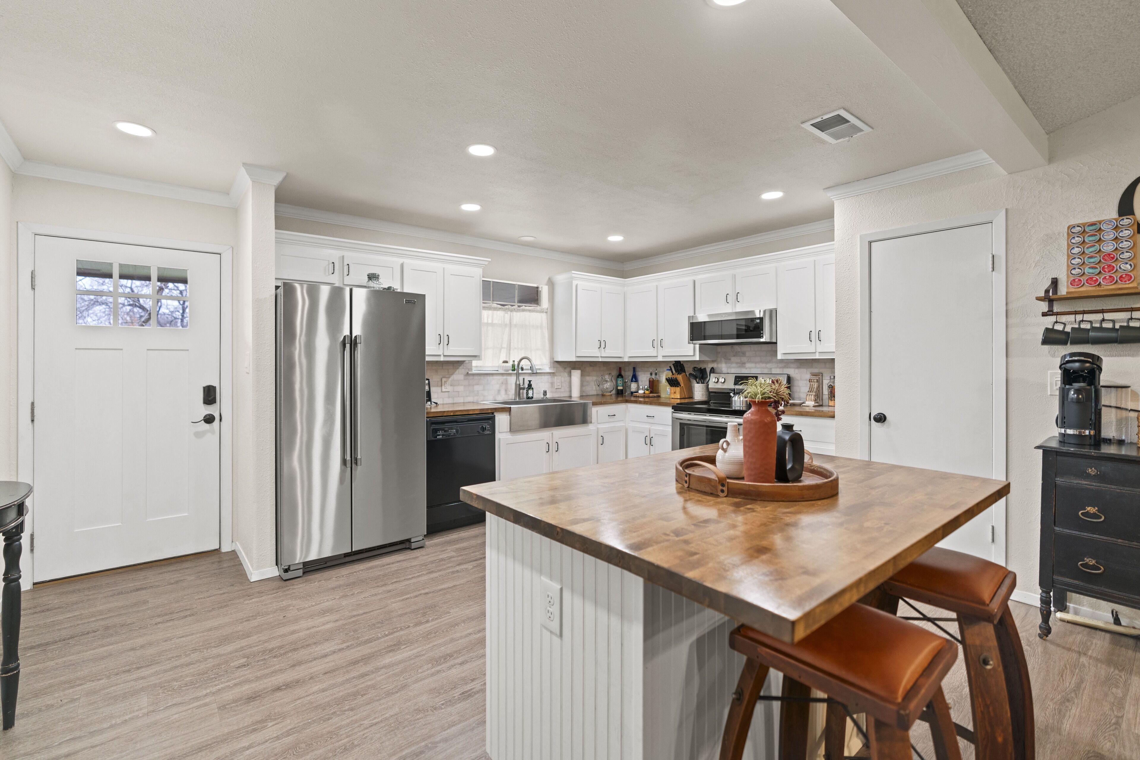 Geladeira, micro-ondas, fogão, cooktop