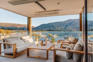 Terrace/patio - Azure Luxe Lakeside Retreat – Pool • Spa • Gym (Wānaka)