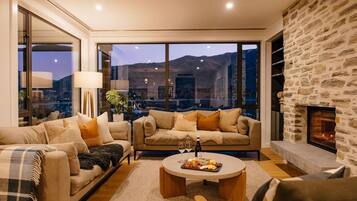 Televisión, chimenea y estéreo