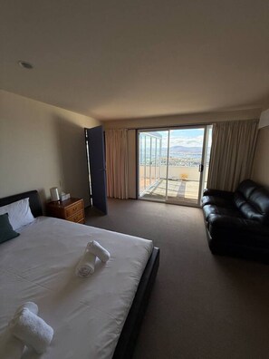 Unclassified image, 3 of 30, button - Elevated Water Views | Peaceful 4BR Retreat (Dynnyrne)