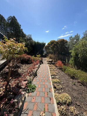 Property grounds - Elevated Water Views | Peaceful 4BR Retreat (Dynnyrne)