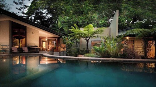 Oribin House, Unique Heritage Listed Tropical Home