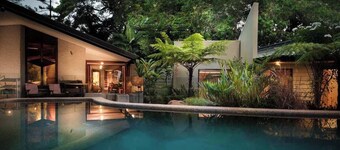 Oribin House, Unique Heritage Listed Tropical Home