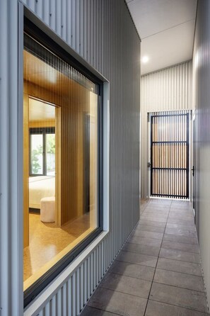 4 bedrooms, desk, WiFi, bed sheets