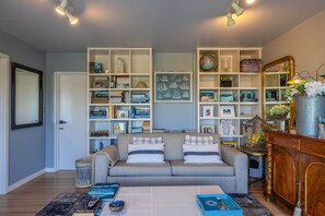 Smart TV, stereo - L'Appartement Bleu (Waiheke Island)