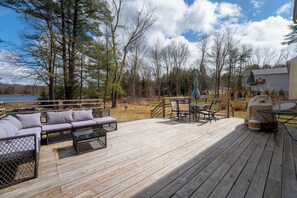 Outdoor dining - Lakefront Poconos 5BR | Hot Tub • Dock • Near Ski (Blakeslee)