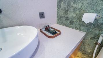 Superior Double Room | Bathroom | Shower, towels, soap, shampoo