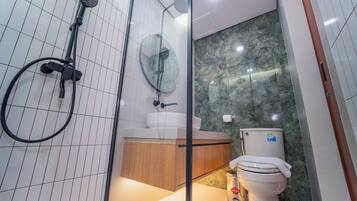 Doppia Superior | Bagno | Doccia, asciugamani, sapone, shampoo