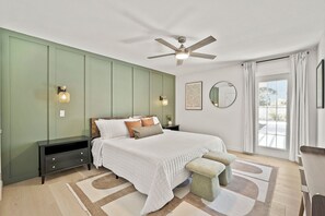 4 bedrooms, iron/ironing board, WiFi, bed sheets - Casa Del Sol ~ Private Pool, Pickleball, Speakeasy (Melbourne)