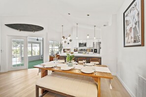 Dining - Casa Del Sol ~ Private Pool, Pickleball, Speakeasy (Melbourne)