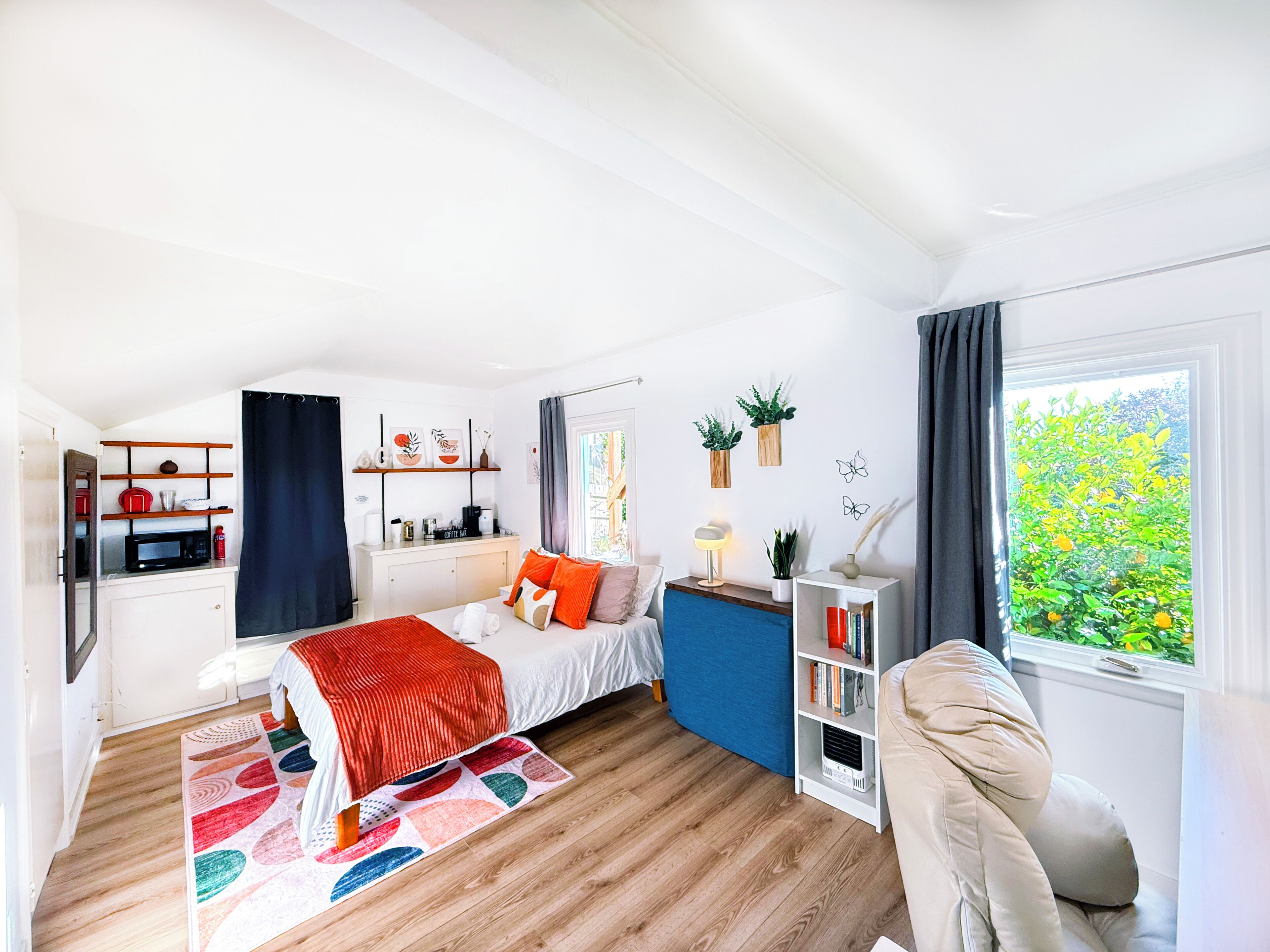 1 多间卧室、上网接入、床单