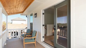 Unclassified image, 2 of 20, button