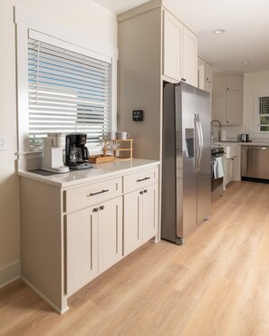 Unclassified image, 5 of 20, button