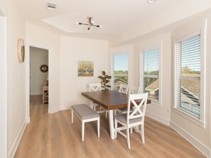 Dining - The Bur Oak/Peaceful Porches; 2BR, 1BA Fully Renovated + Well-Located Apartment (Dallas)