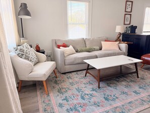 Living area - SoKno Sage Retreat Near the Knoxville Urban Wilderness - 5 minutes from UT! (Knoxville)