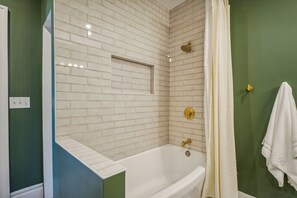 Hair dryer, towels, soap, toilet paper - Updated Historical Home Downtown - Sunroom & Yard! Perfect for Families & Groups (Columbus)