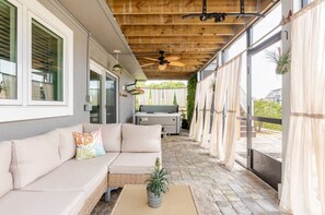 Terrace/patio - 2-bedroom apartment in perfect St. Augustine with hot tub & direct beach access (St. Augustine)