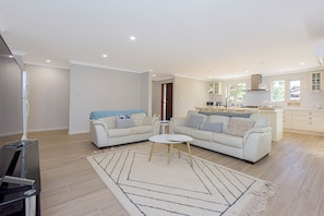 Superior House, Multiple Beds, Non Smoking, Garden View | Living area - Cosi Cottage (Geographe)