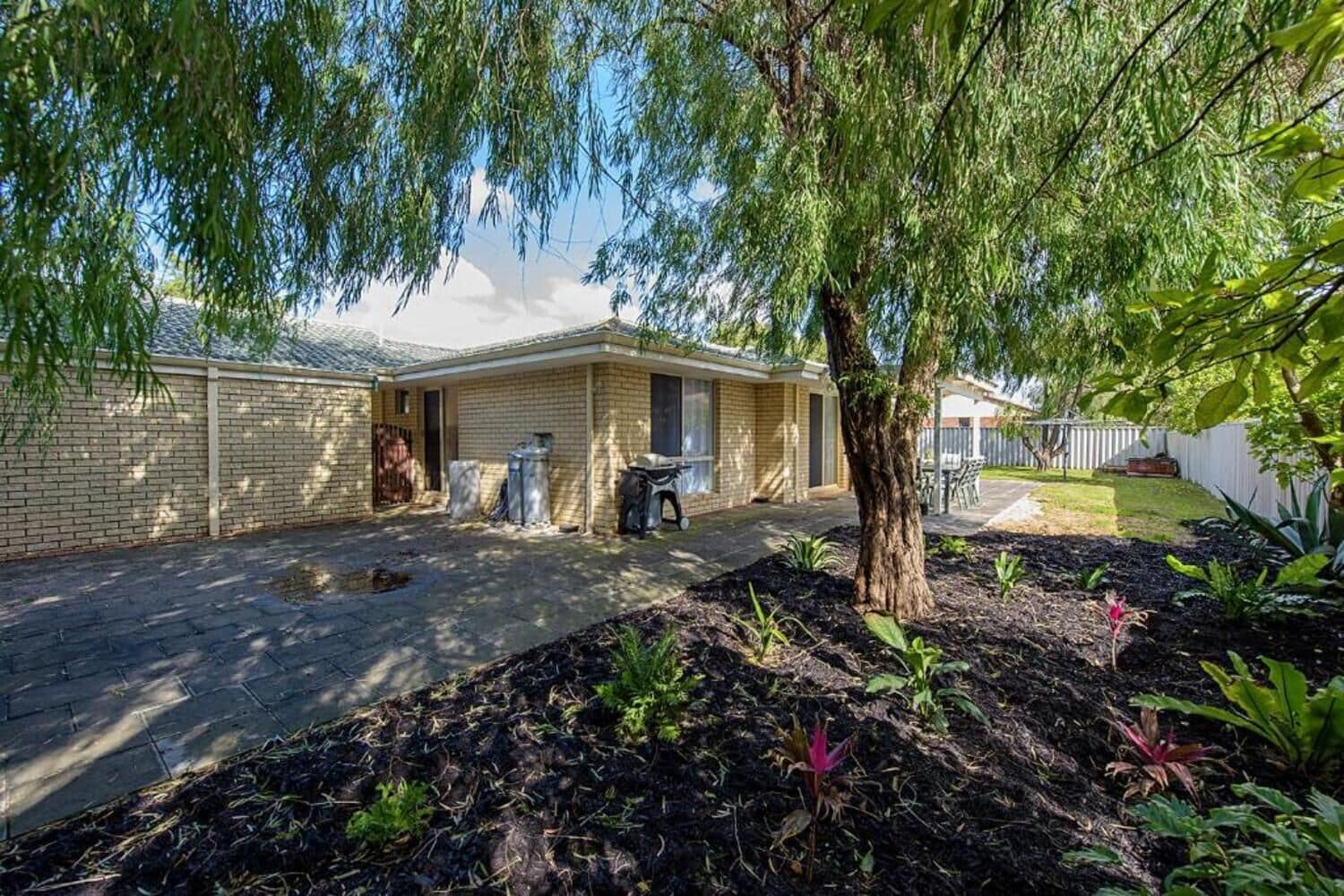 المنطقة المحيطة بالمنشأة