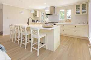 Casa superior, varias camas, no fumadores, vistas al jardín | Cocina privada | Frigorífico grande, microondas, horno y placa de cocina