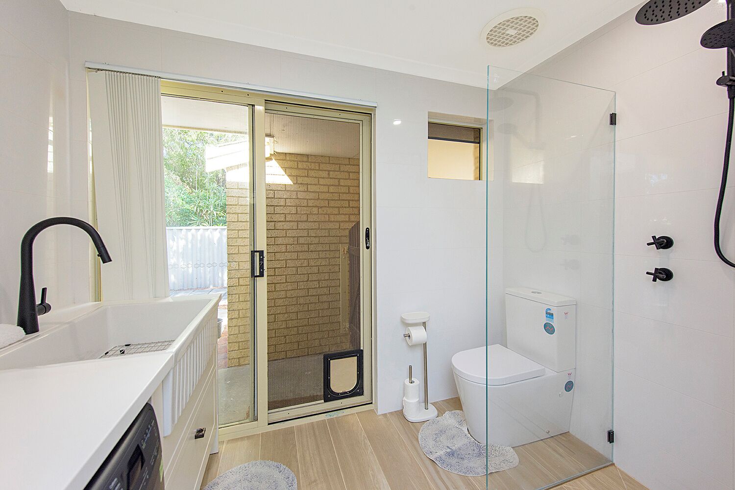 Superior House, Multiple Beds, Non Smoking, Garden View | Bathroom | Shower, free toiletries, hair dryer, towels