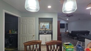 Interior - 5 bedrooms house blocks from 1-20 in Arlington TX. 20 minutes from AT&T Stadium (Arlington)