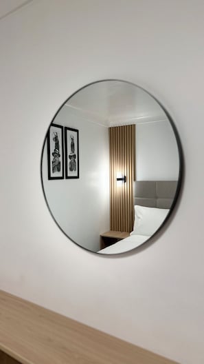 3 habitaciones, tabla de planchar con plancha, wifi y ropa de cama 