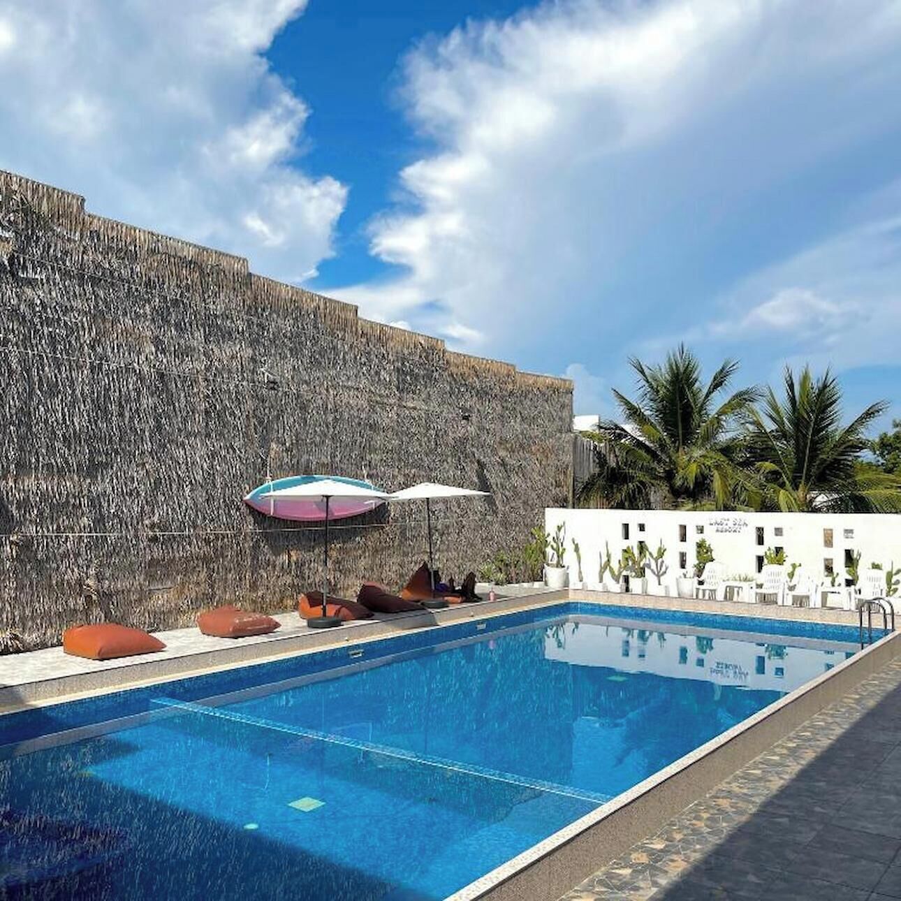 สระว่ายน้ำ