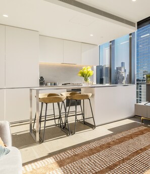 Interior - Matilda's Skyview | Luxe 2Bed 2Bath Near Crown (southbank)