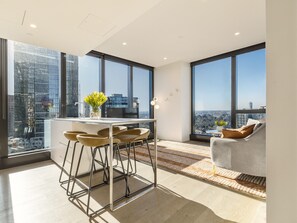 Interior - Matilda's Skyview | Luxe 2Bed 2Bath Near Crown (southbank)