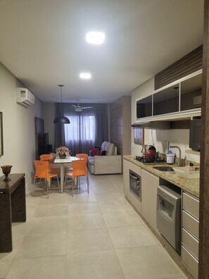 Smart TV - Fully equipped studio apartment 5 minutes from Jurerê Beach. (Florianópolis)
