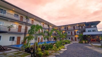 Basic Twin Room, Pool View | Bahagian luar