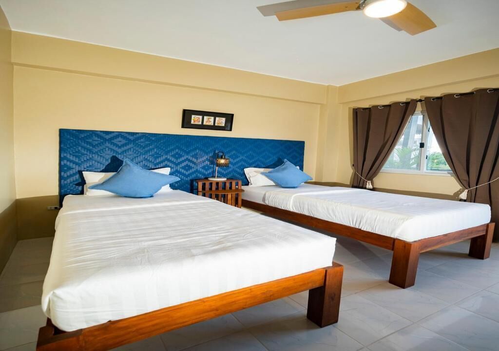 Espacio para trabajar con laptop y wifi gratis 