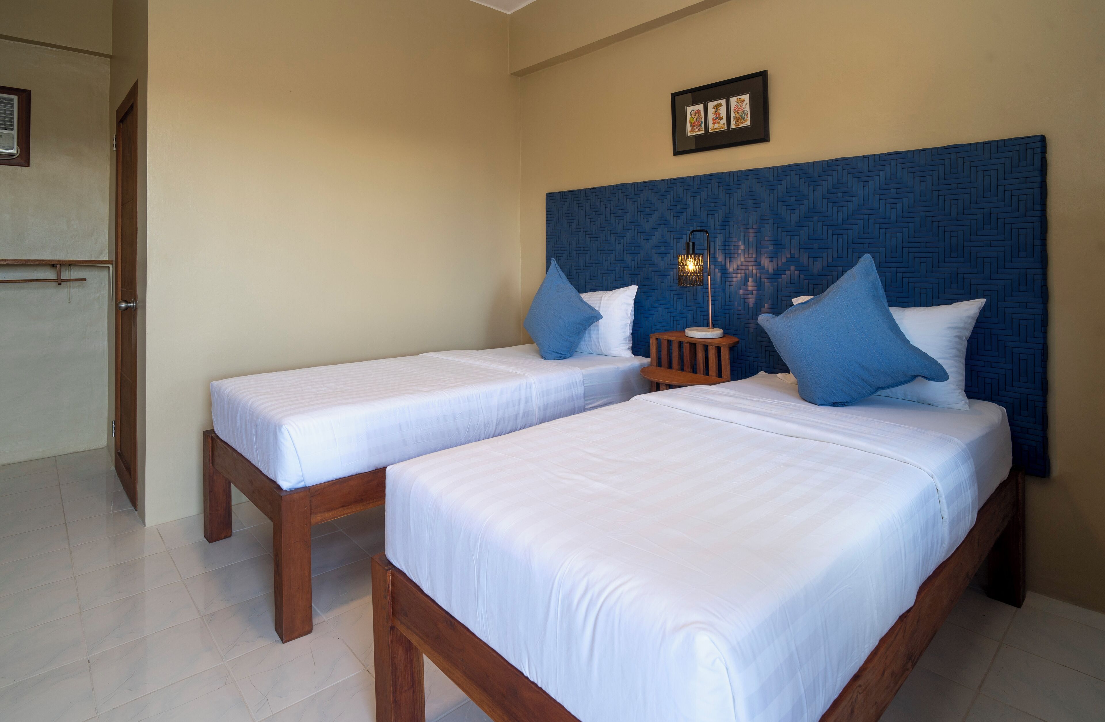 Habitación Deluxe con 2 camas individuales, vistas a la bahía | Espacio para trabajar con un portátil y wifi gratis