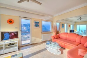 Living area - Villa Panorama 2 With Private Pool (Nago-Torbole)