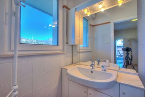 家庭別墅, 多間臥室, 2 間浴室, 山旁 (Villa Paradis View With Private Pool) | 浴室 | 花灑/浴缸組合、風筒、提供毛巾、番梘