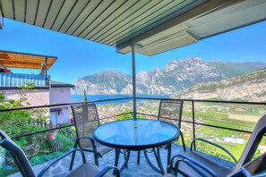 Outdoor dining - Villa Paradis View With Private Pool (Nago-Torbole)